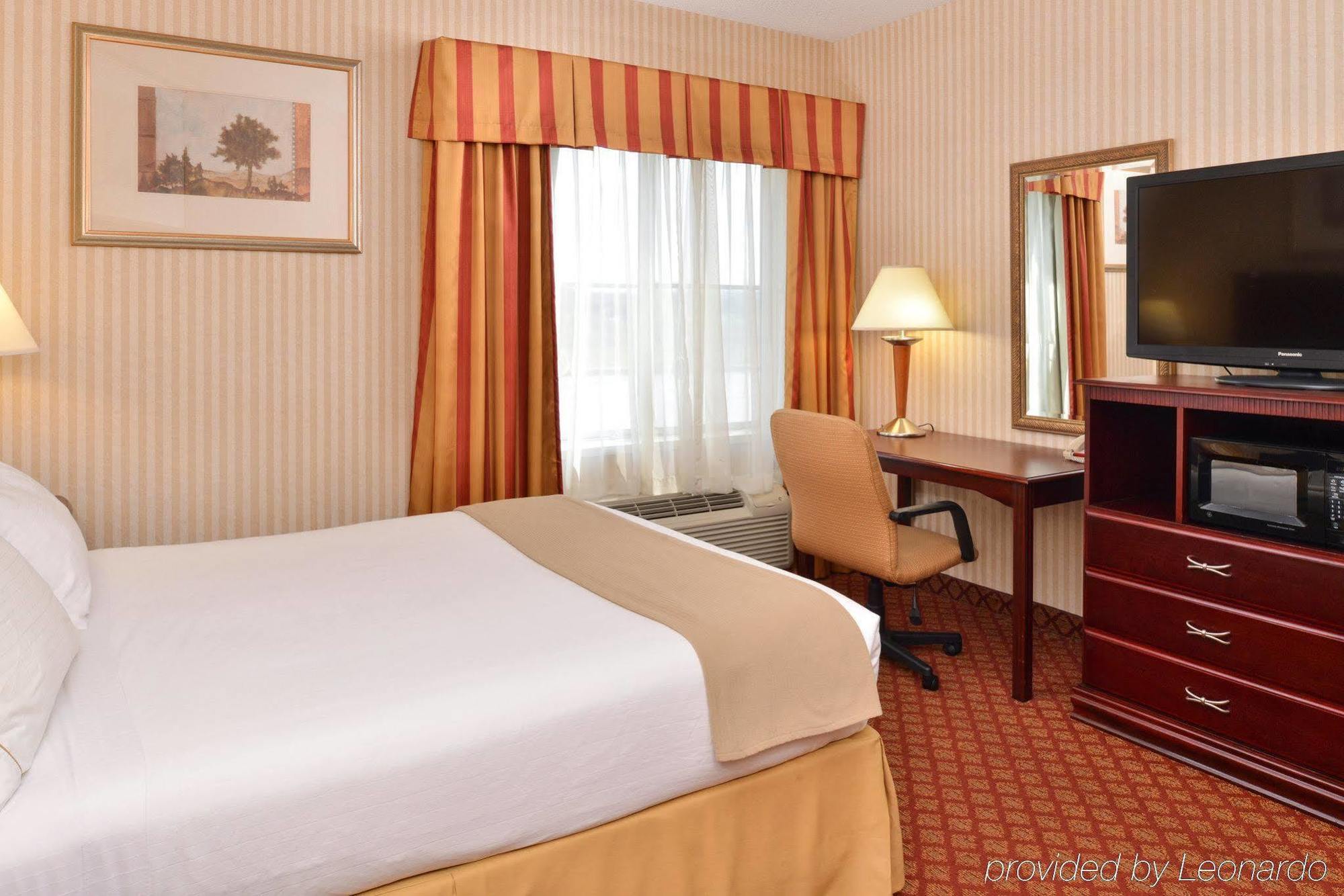 Express By Ihg Hotel 2*