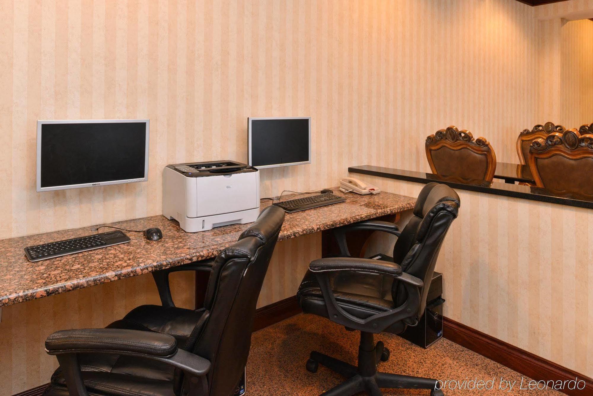 Express By Ihg Hotel 2*